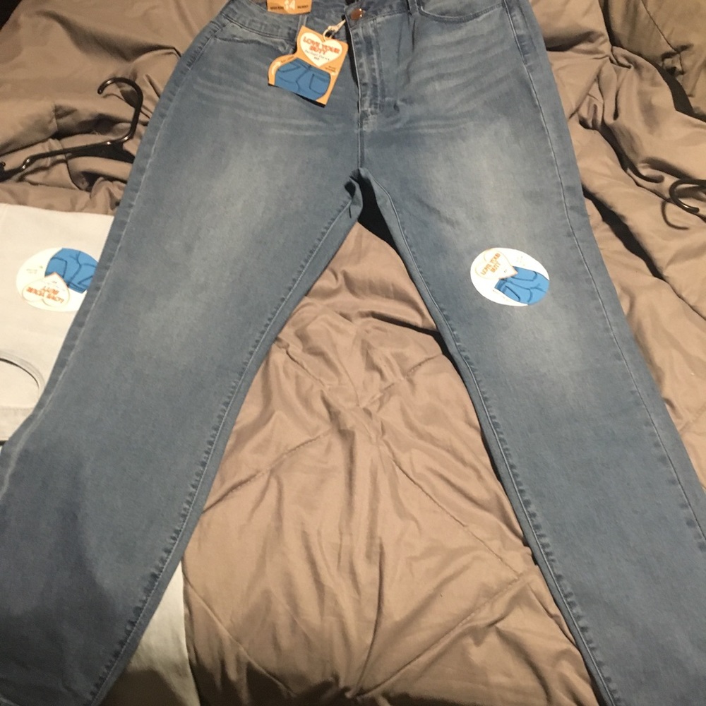 F21 butt-lifting high rise jeans 👖